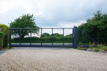 Benefits of Cantilever Sliding Gates for UK Businesses